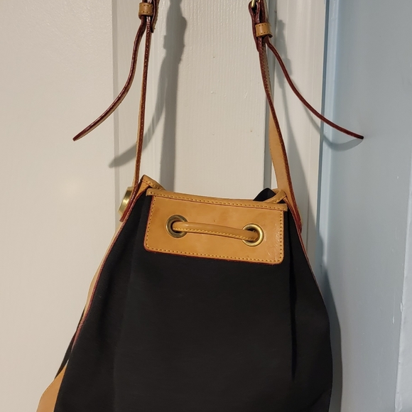 Dooney & Bourke bucket bag - Picture 2 of 9